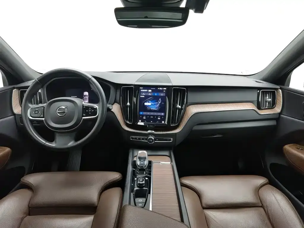 Volvo XC60 — фото 7