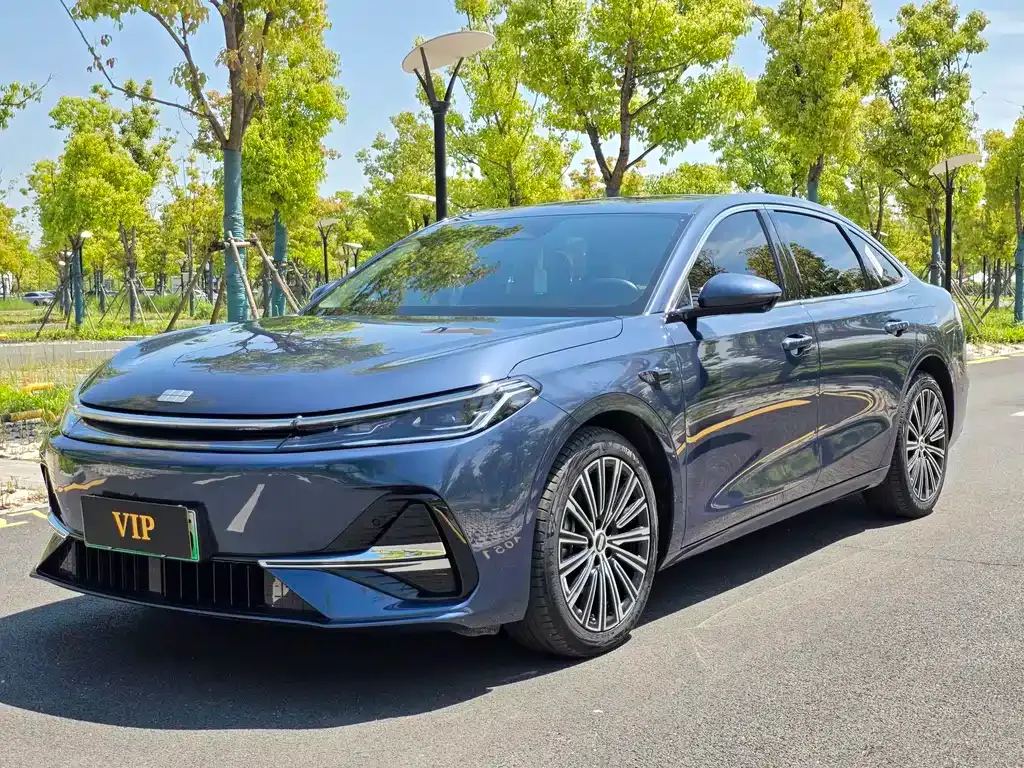 Geely Galaxy A7 — фото 1