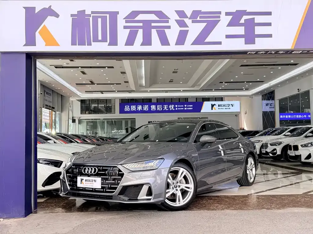 Audi A7L — фото 1