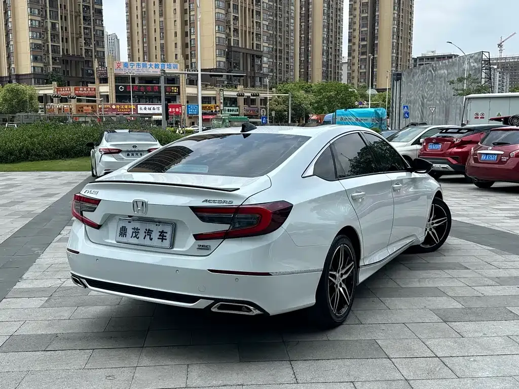 Honda Accord — фото 9