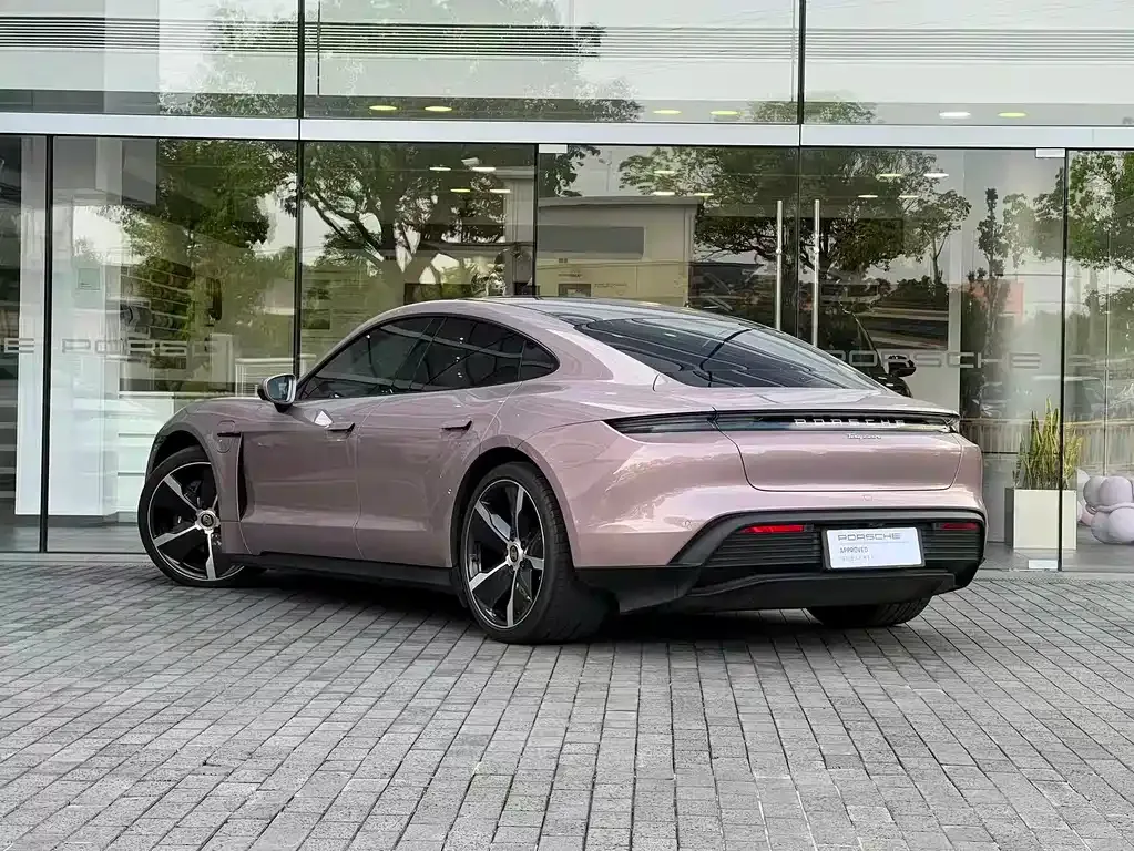Porsche Taycan — фото 10