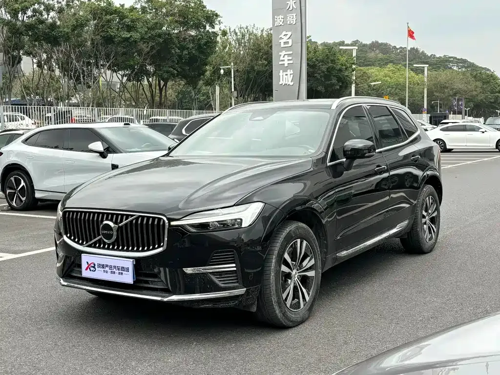 Volvo XC60 — фото 1