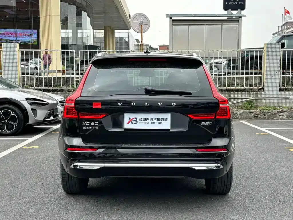 Volvo XC60 — фото 7