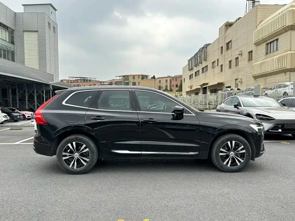Volvo XC60 — фото 8