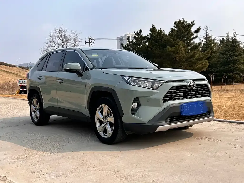 Toyota RAV4 — фото 6