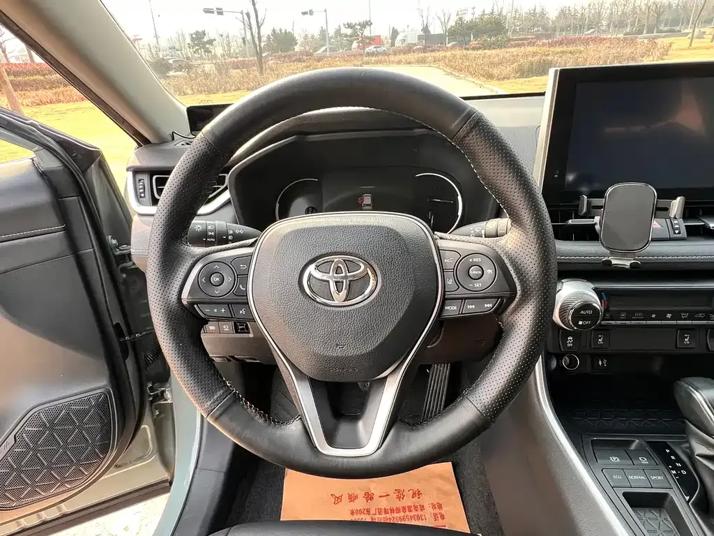 Toyota RAV4 — фото 3