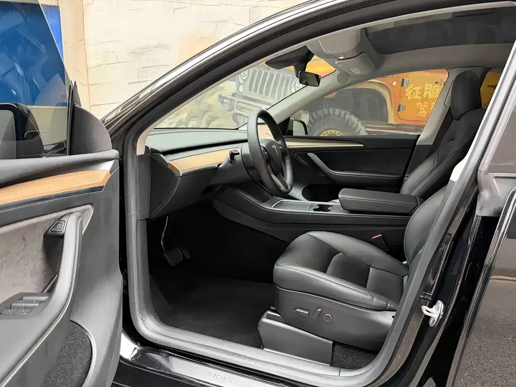 Tesla Model Y — фото 2