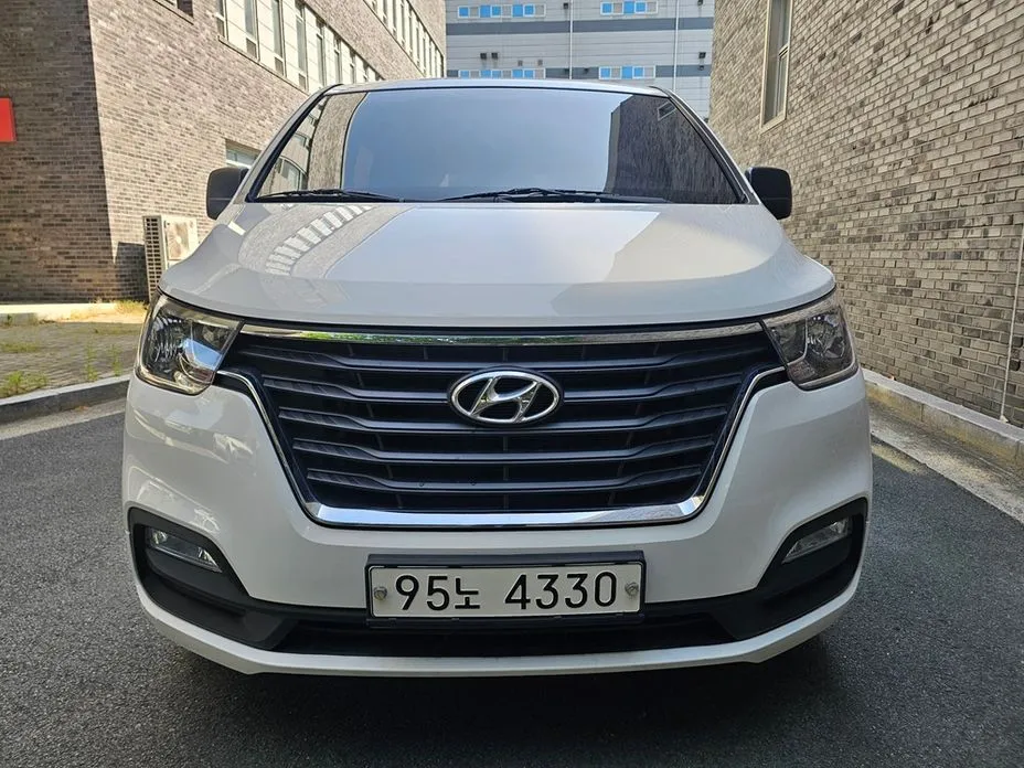 Hyundai Starex — фото 1