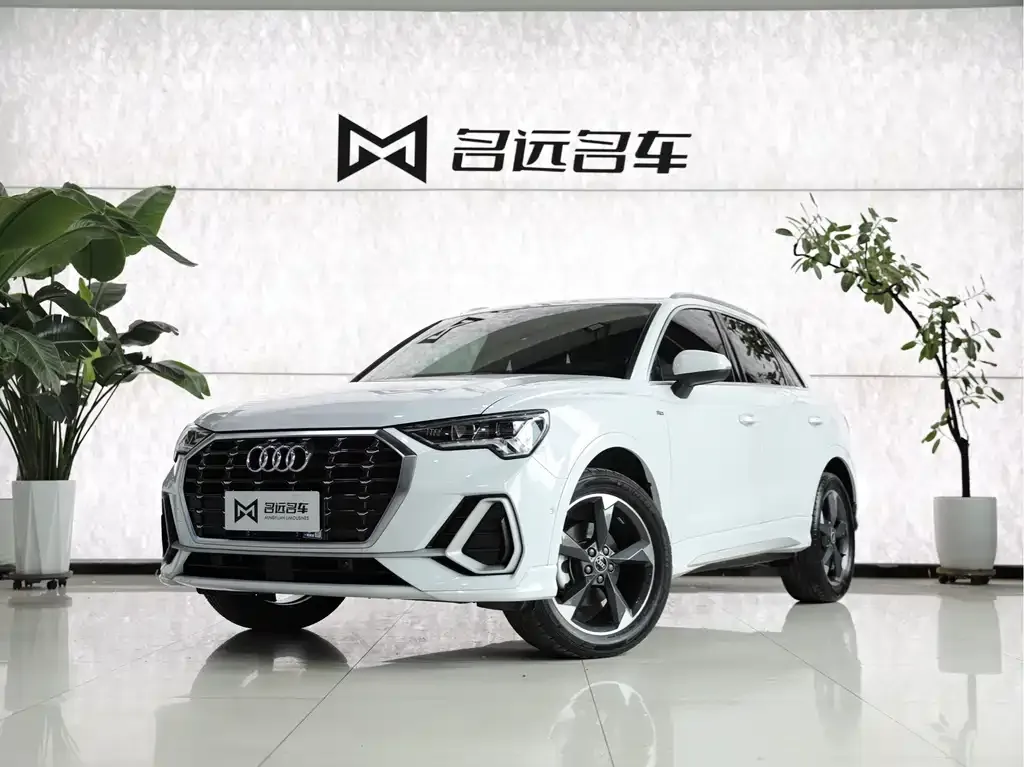 Audi Q3 — фото 1
