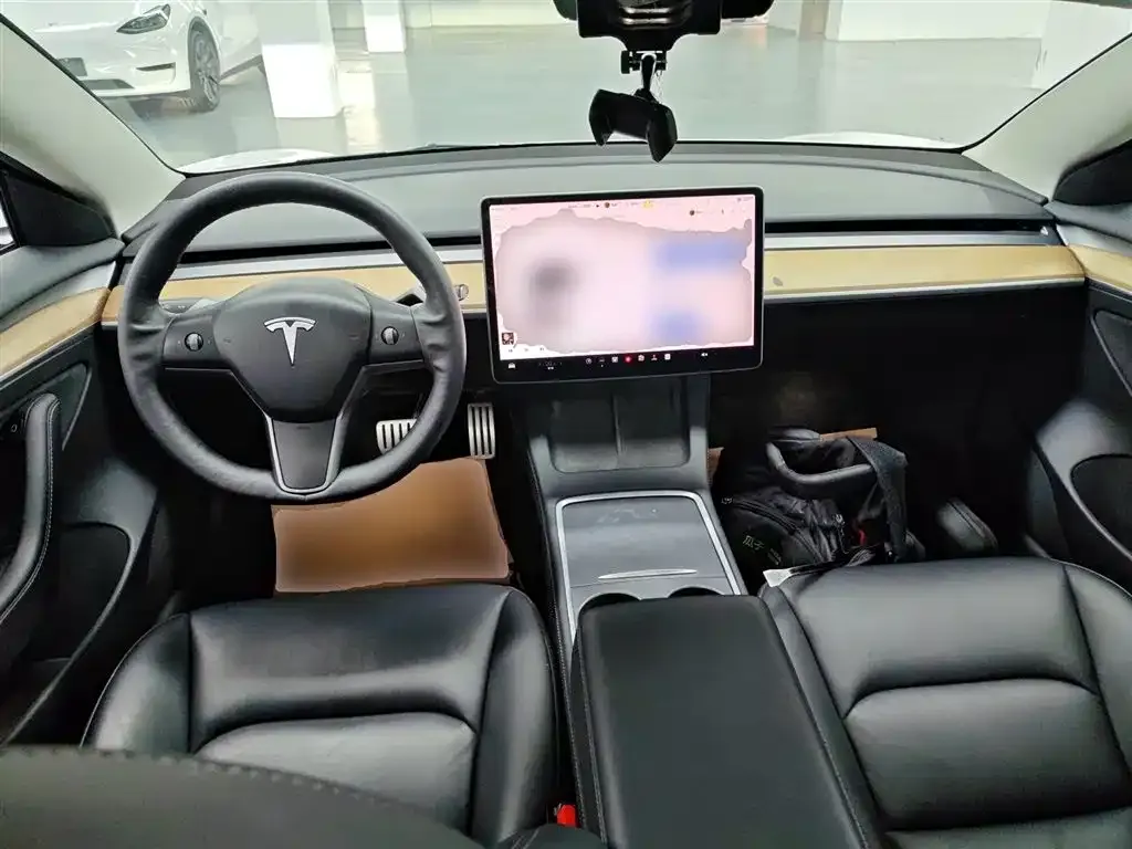 Tesla Model 3 — фото 10