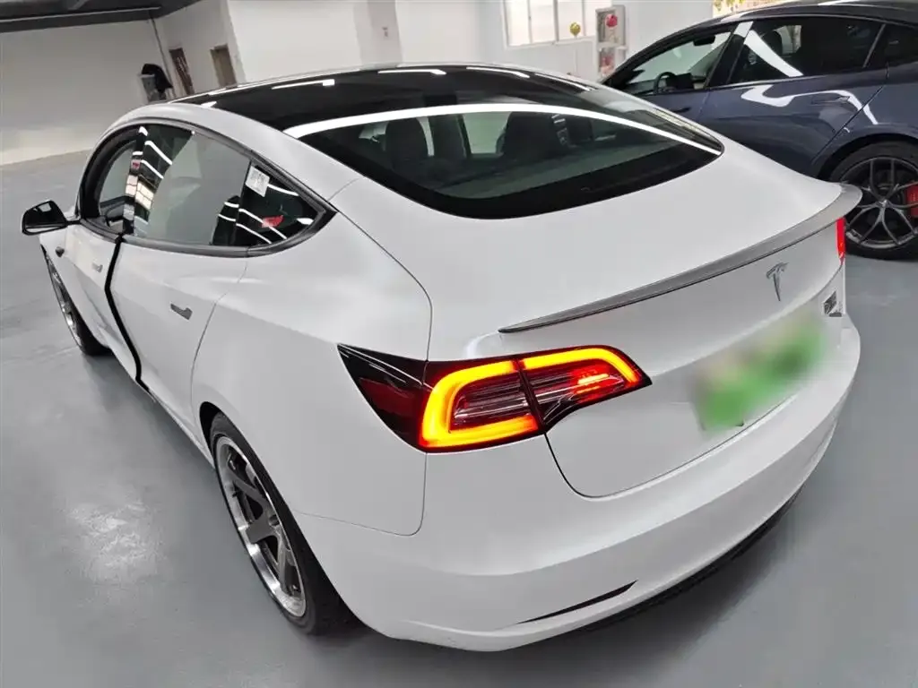 Tesla Model 3 — фото 8