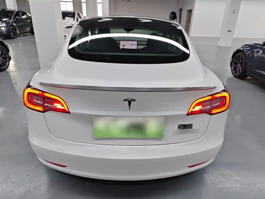 Tesla Model 3 — фото 3