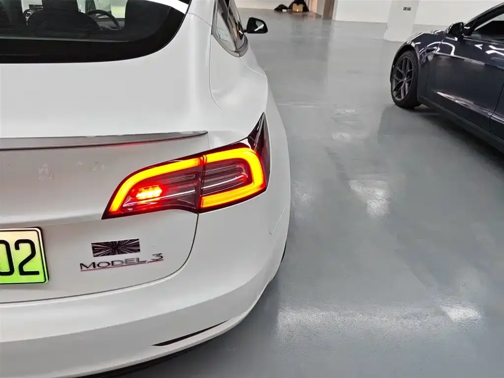 Tesla Model 3 — фото 2