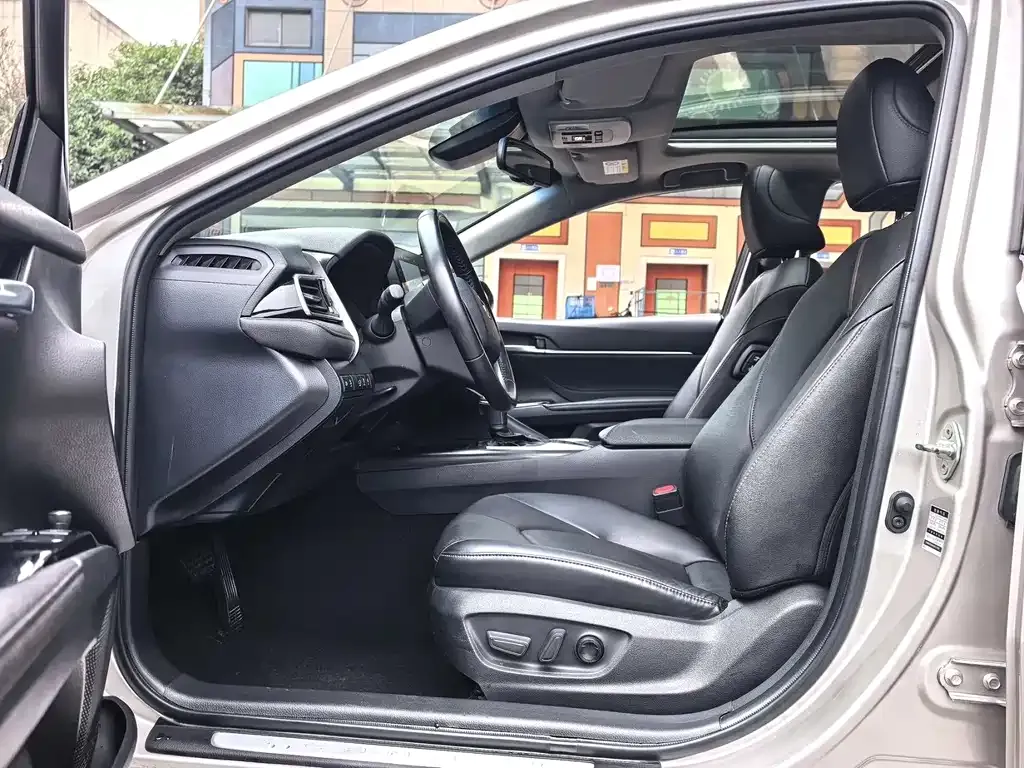 Toyota Camry 2023 из CN, фото 3