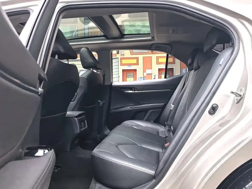 Toyota Camry 2023 из CN, фото 2