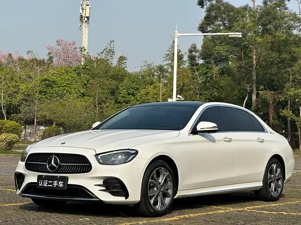 Mercedes-Benz E-Class — фото 1