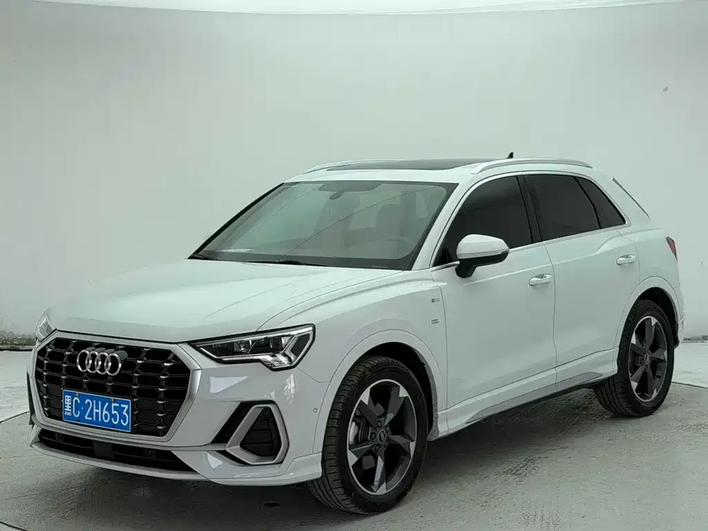 Audi Q3 — фото 1