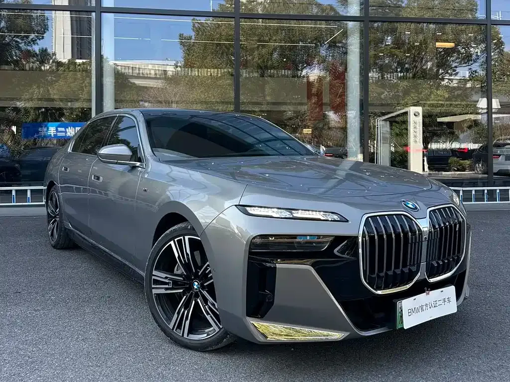 BMW i7