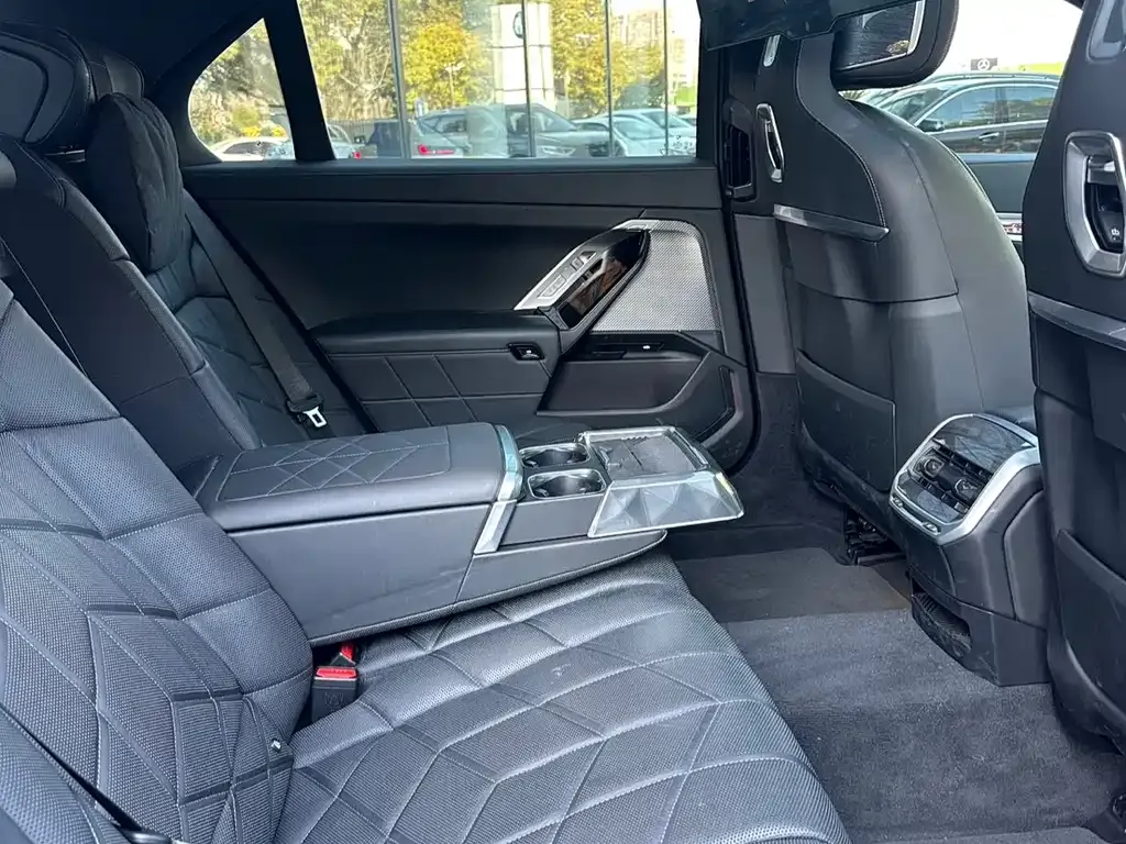 BMW i7 2023 из CN, фото 5