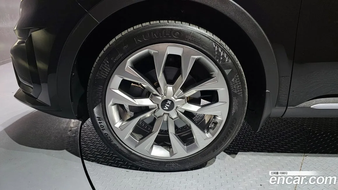 Kia Sorento — фото 7