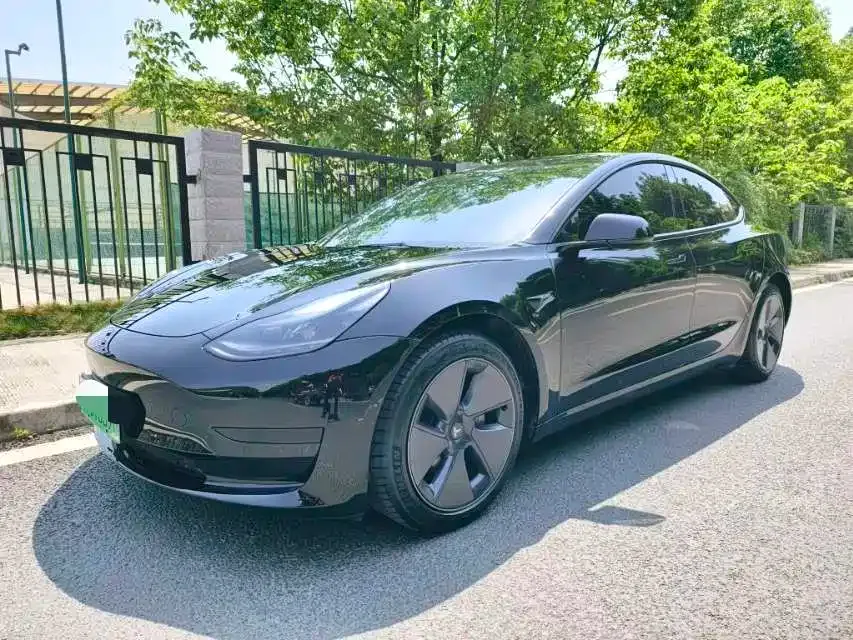 Tesla Model 3 — фото 1