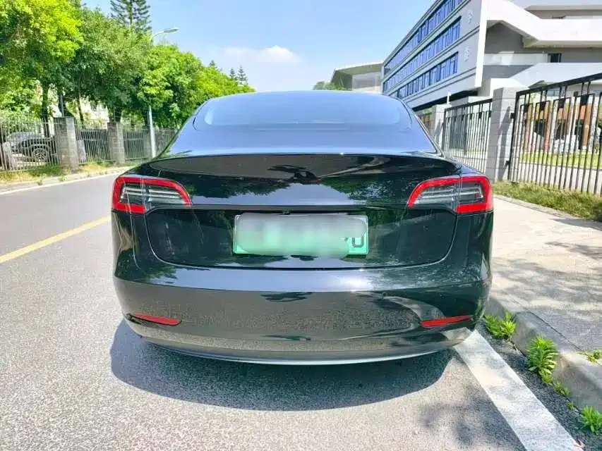 Tesla Model 3 — фото 7