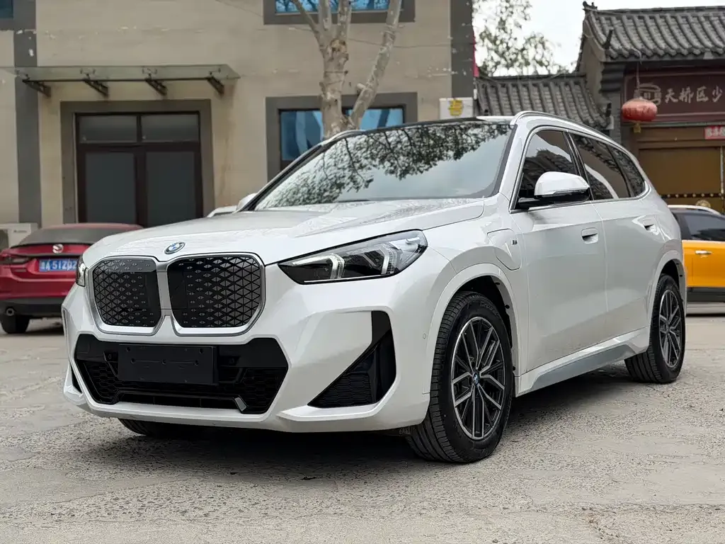 BMW iX1
