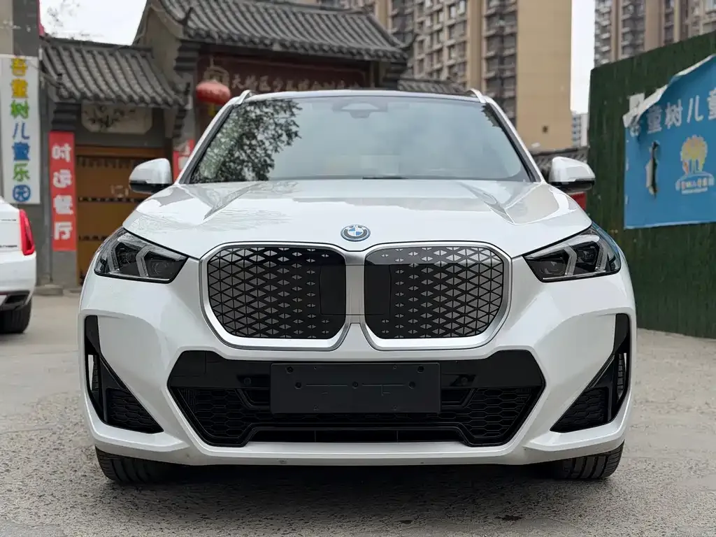 BMW iX1 2025 из CN, фото 7