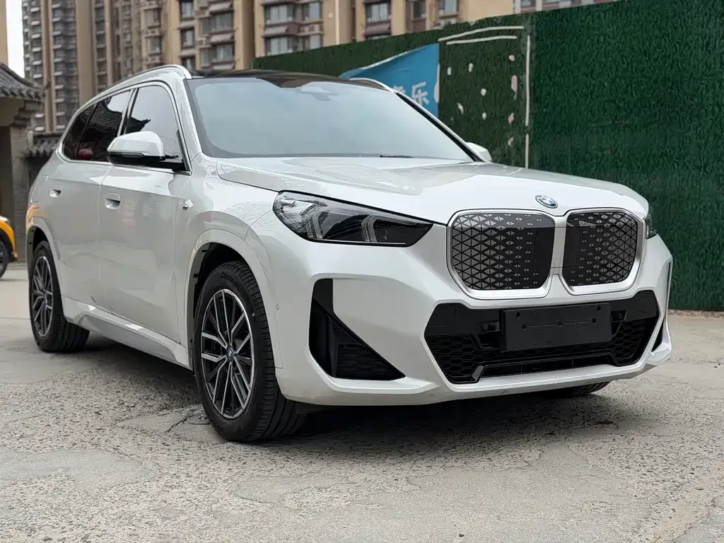 BMW iX1 2025 из CN, фото 8