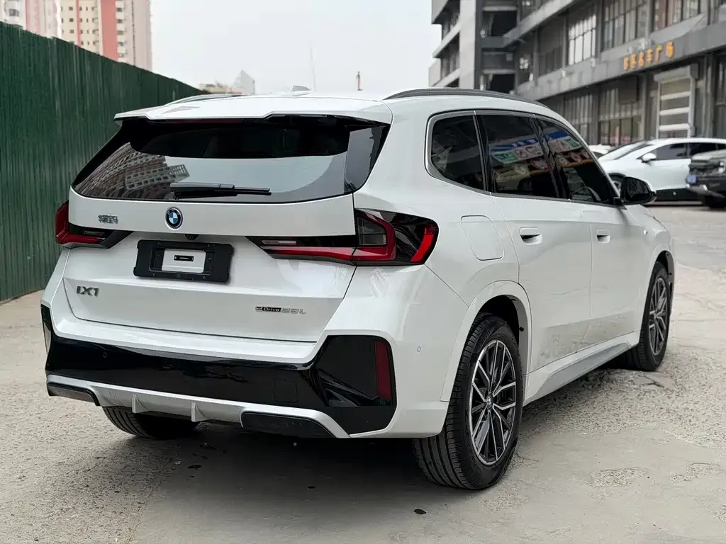 BMW iX1 2025 из CN, фото 5