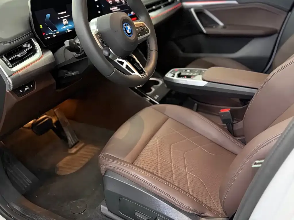 BMW iX1 2025 из CN, фото 9