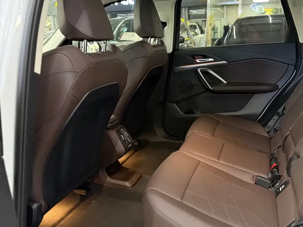 BMW iX1 2025 из CN, фото 3