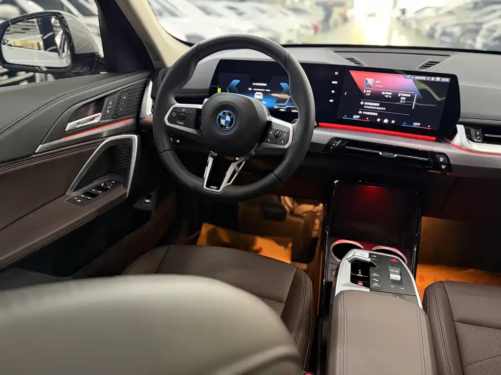 BMW iX1 2025 из CN, фото 4