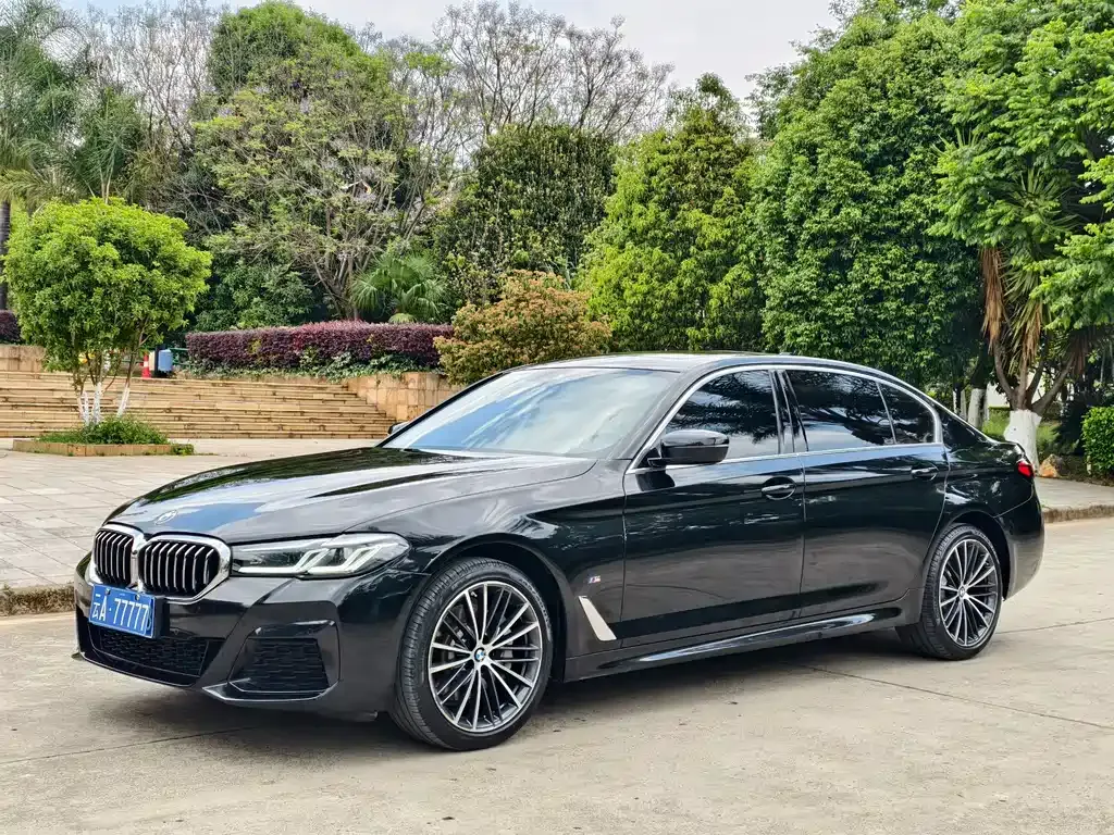 BMW 5 Series — фото 1