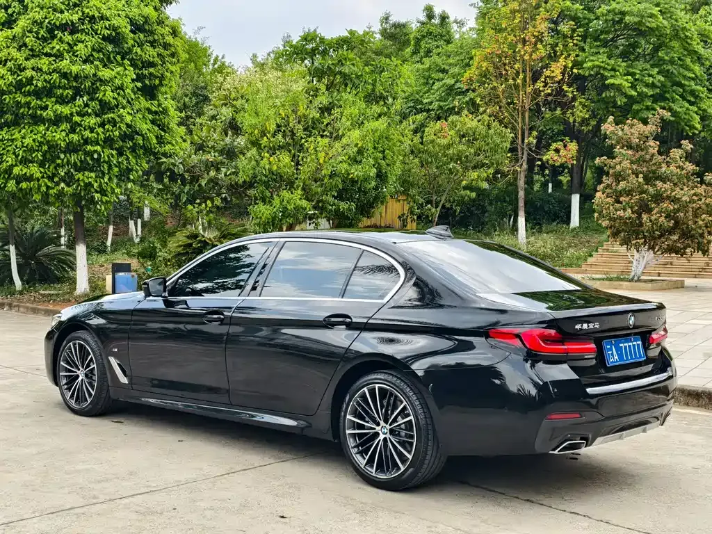 BMW 5 Series — фото 10