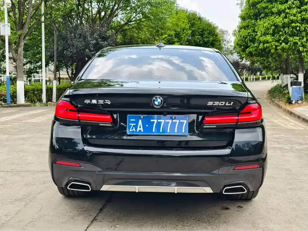 BMW 5 Series — фото 9