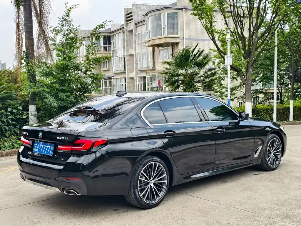 BMW 5 Series — фото 6