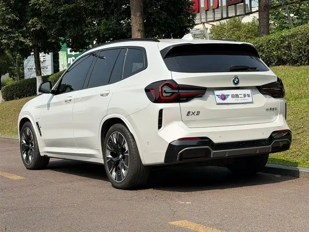 BMW iX3 — фото 10