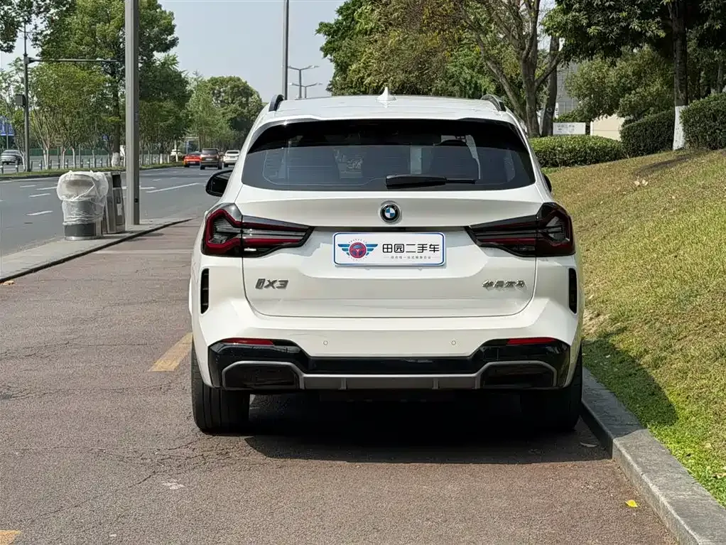 BMW iX3 — фото 9