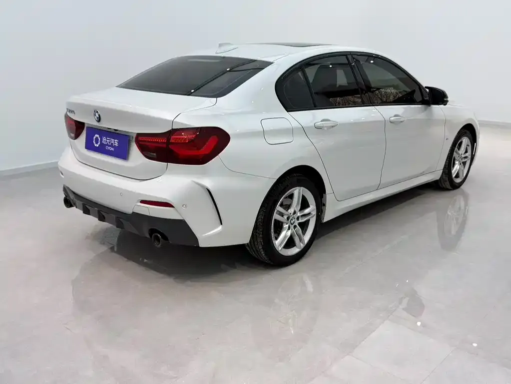 BMW 1 Series 2023 из CN, фото 3