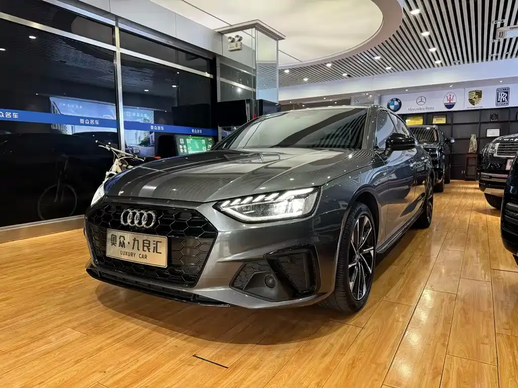 Audi A4L 2023 из CN, фото 1