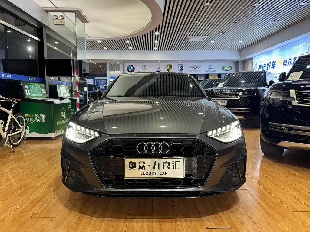 Audi A4L 2023 из CN, фото 4