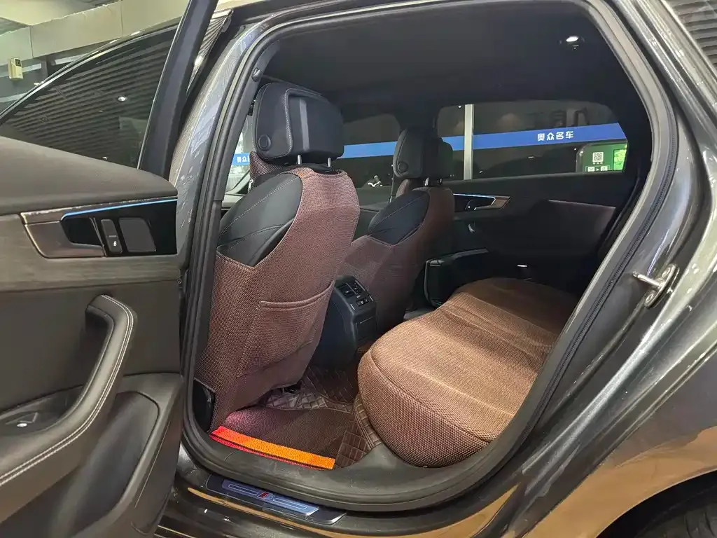 Audi A4L 2023 из CN, фото 9