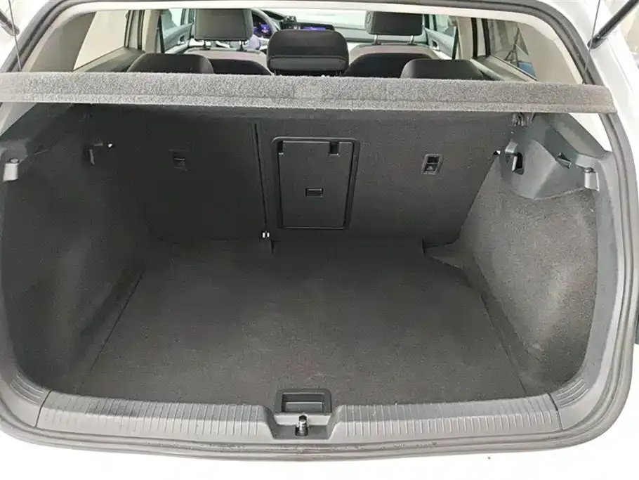 Volkswagen Golf 2024 из CN, фото 3
