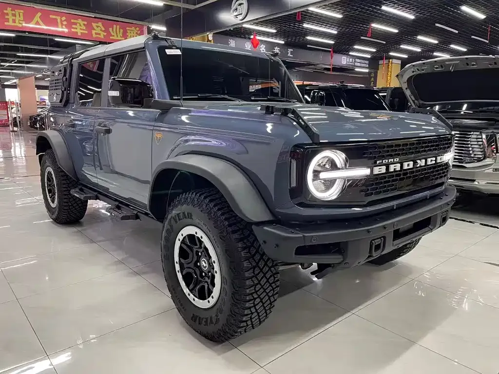 Ford Bronco — фото 10