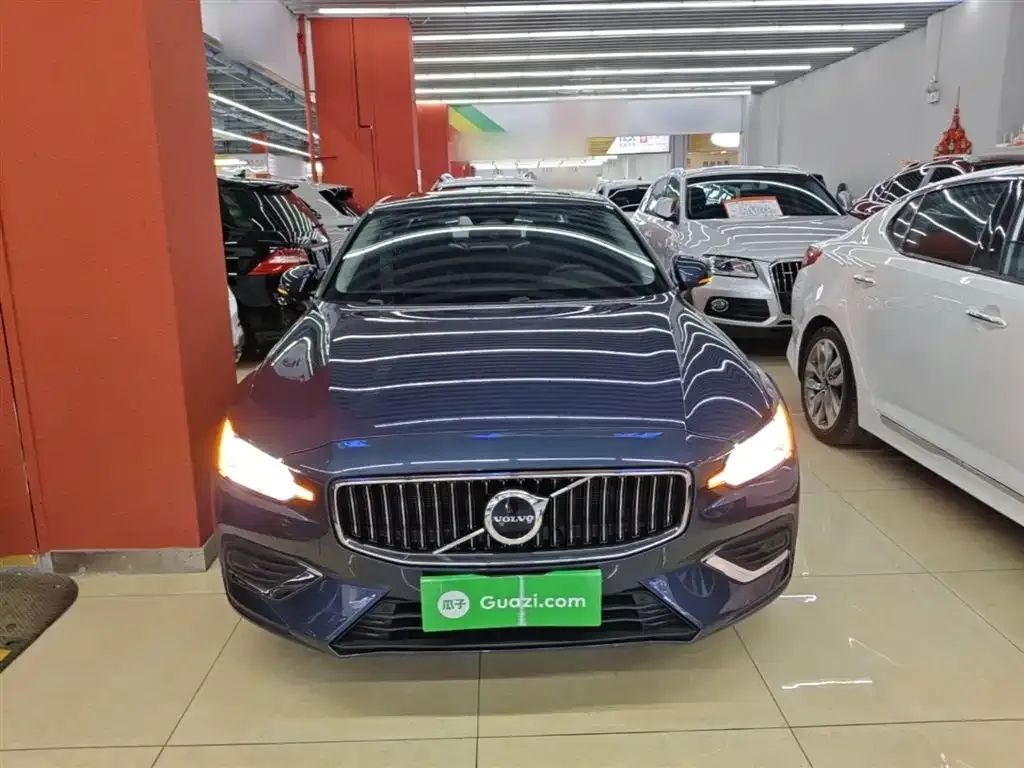Volvo S60 2023 из CN, фото 4