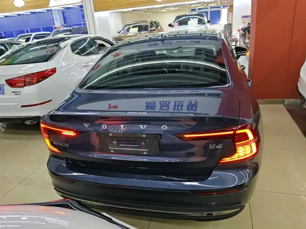 Volvo S60 2023 из CN, фото 8