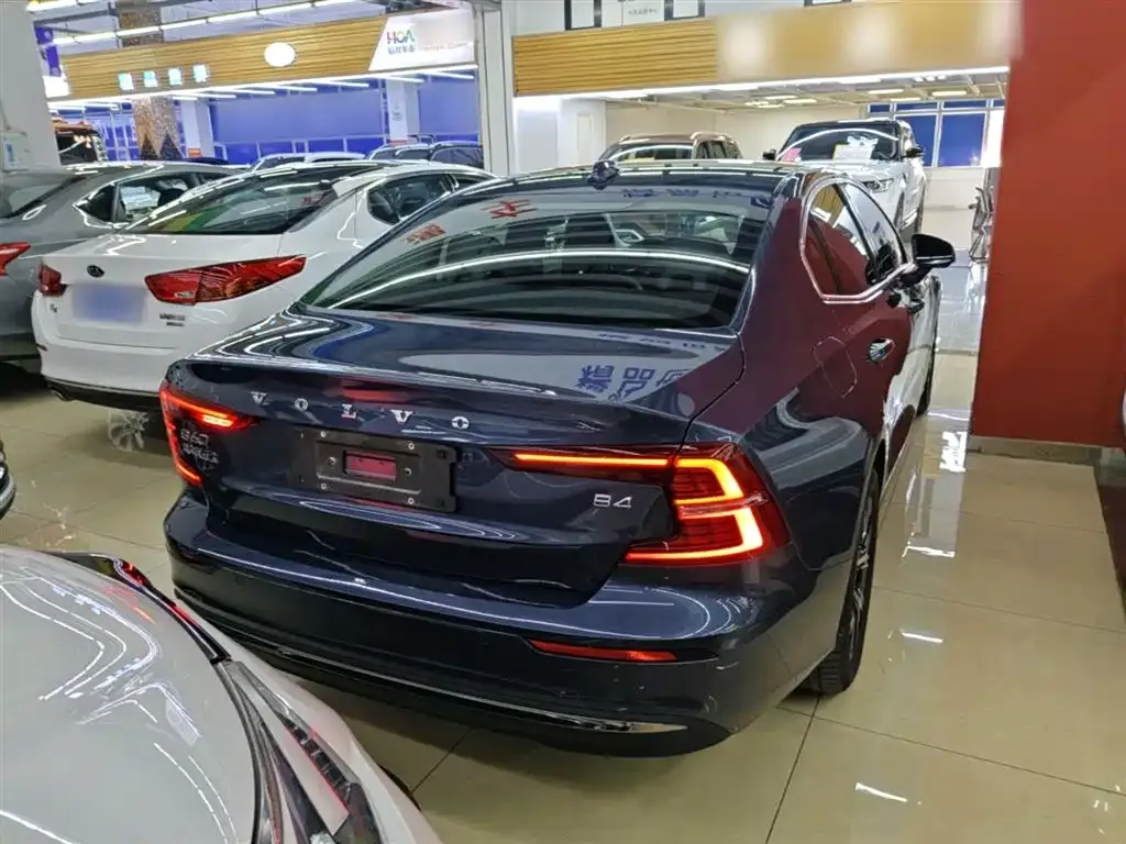 Volvo S60 2023 из CN, фото 2