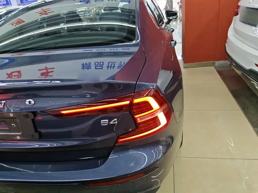 Volvo S60 2023 из CN, фото 3