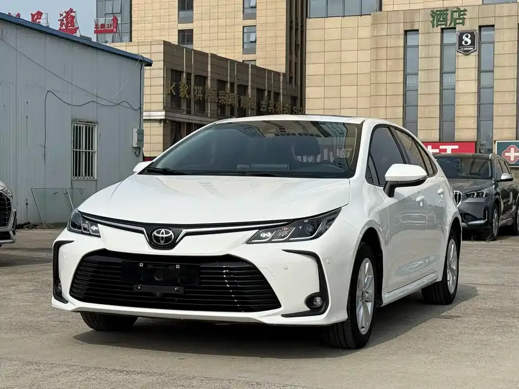 Toyota Corolla — фото 1